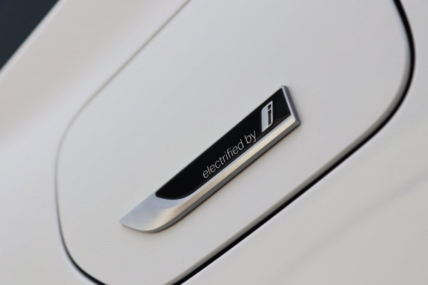 BMW 5 Serie Touring 530e M Sport / PANO / LASER / HUD / ACC / KEYLESS / CAMERA
