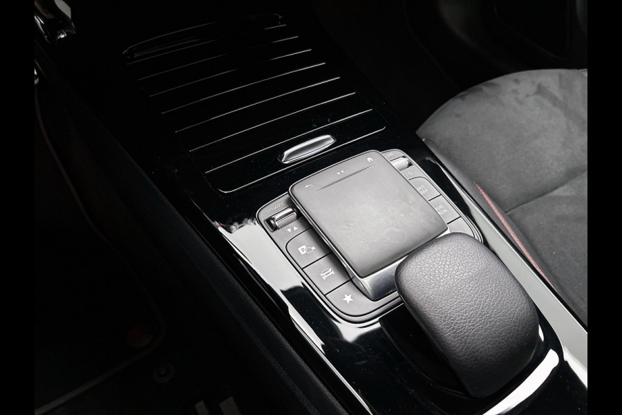 Mercedes-Benz CLA-Klasse 250 Premium Plus AMG-Line (Perfect OndH, Panorama, SfeerV, Camera, Navi, V+A, StoelV, Lane Assist, Etc)