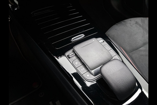 Mercedes-Benz CLA-Klasse 250 Premium Plus AMG-Line (Perfect OndH, Panorama, SfeerV, Camera, Navi, V+A, StoelV, Lane Assist, Etc)