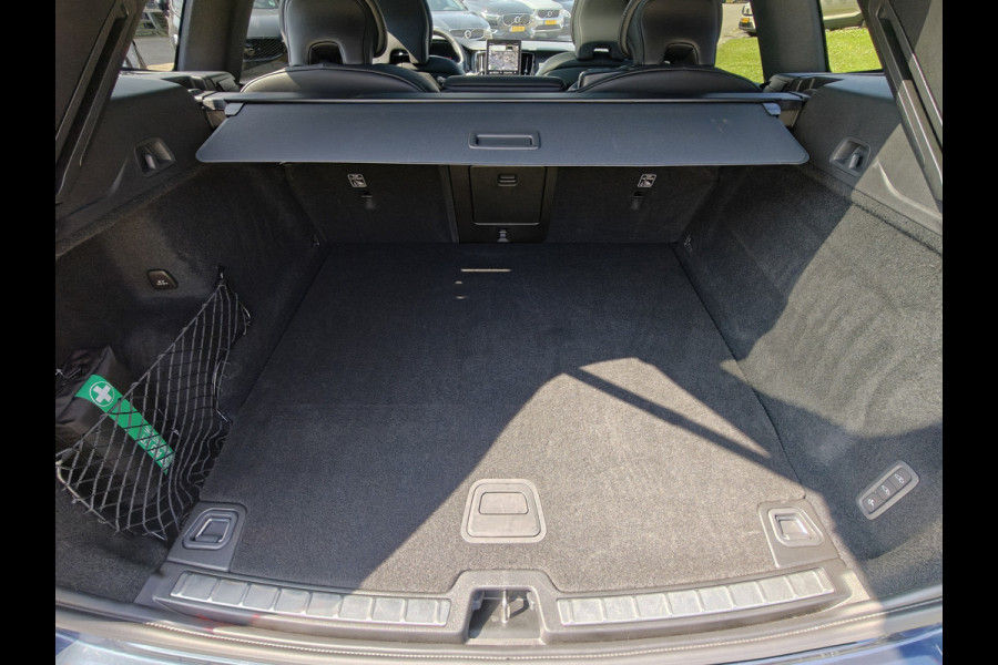 Volvo XC60 T8 AWD 455PK Plug-in hybrid Plus Black Edition | Facelift | Trekhaak | Blis | Luchtvering | Pano | ACC | 360 Camera | HUD | H&K | Elektr. stoelen |