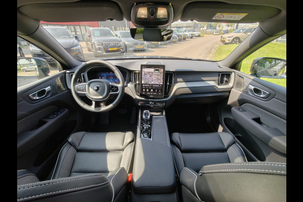 Volvo XC60 T8 AWD 455PK Plug-in hybrid Plus Black Edition | Facelift | Trekhaak | Blis | Luchtvering | Pano | ACC | 360 Camera | HUD | H&K | Elektr. stoelen |