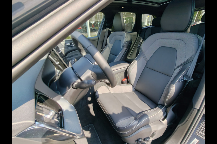 Volvo XC60 T8 AWD 455PK Plug-in hybrid Plus Black Edition | Facelift | Trekhaak | Blis | Luchtvering | Pano | ACC | 360 Camera | HUD | H&K | Elektr. stoelen |