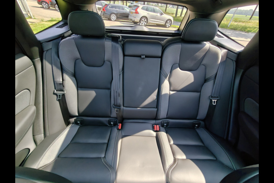 Volvo XC60 T8 AWD 455PK Plug-in hybrid Plus Black Edition | Facelift | Trekhaak | Blis | Luchtvering | Pano | ACC | 360 Camera | HUD | H&K | Elektr. stoelen |