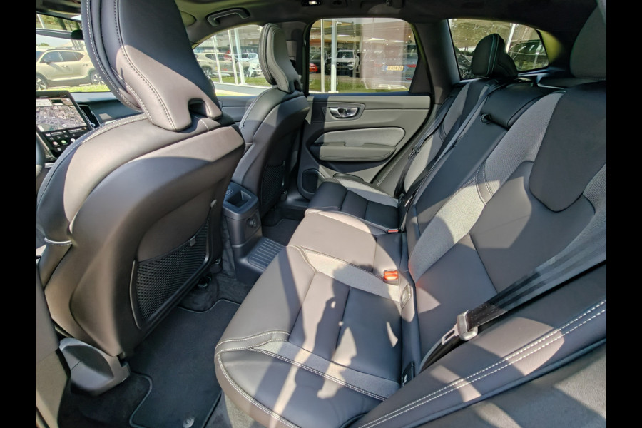Volvo XC60 T8 AWD 455PK Plug-in hybrid Plus Black Edition | Facelift | Trekhaak | Blis | Luchtvering | Pano | ACC | 360 Camera | HUD | H&K | Elektr. stoelen |