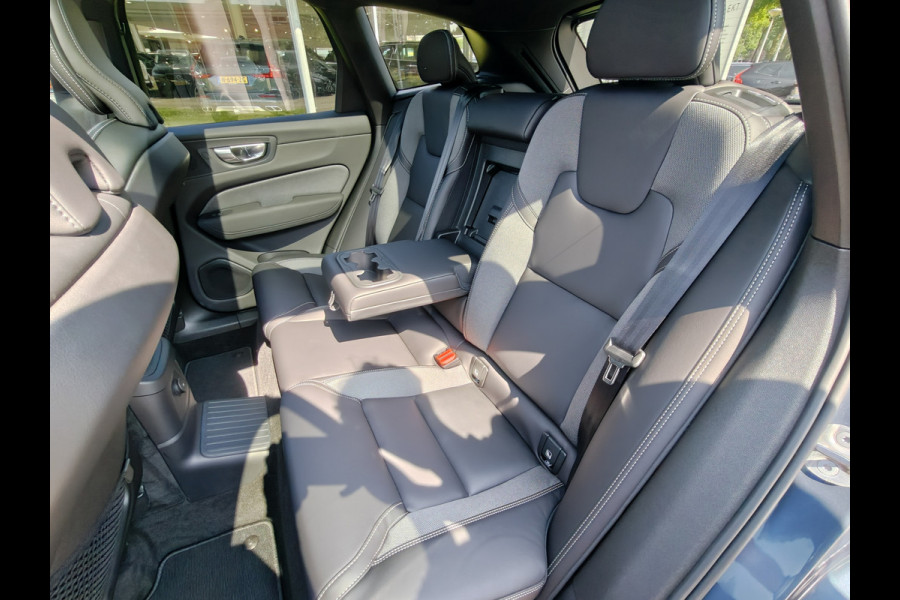 Volvo XC60 T8 AWD 455PK Plug-in hybrid Plus Black Edition | Facelift | Trekhaak | Blis | Luchtvering | Pano | ACC | 360 Camera | HUD | H&K | Elektr. stoelen |