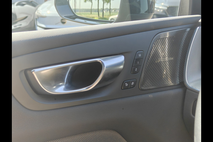 Volvo XC60 T8 AWD 455PK Plug-in hybrid Plus Black Edition | Facelift | Trekhaak | Blis | Luchtvering | Pano | ACC | 360 Camera | HUD | H&K | Elektr. stoelen |