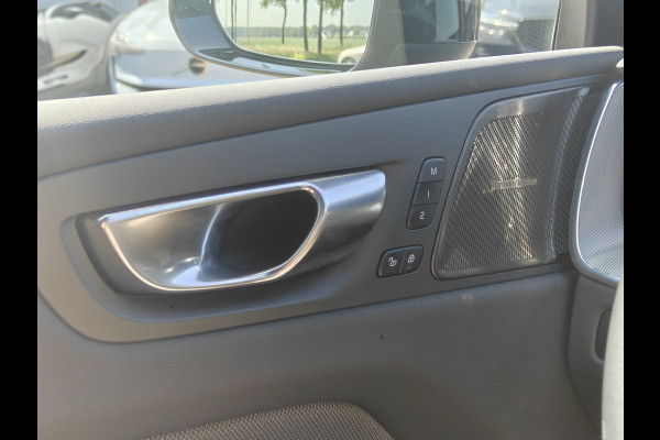 Volvo XC60 T8 AWD 455PK Plug-in hybrid Plus Black Edition | Facelift | Trekhaak | Blis | Luchtvering | Pano | ACC | 360 Camera | HUD | H&K | Elektr. stoelen |