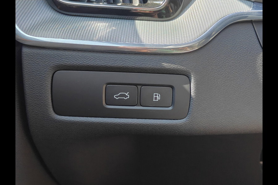 Volvo XC60 T8 AWD 455PK Plug-in hybrid Plus Black Edition | Facelift | Trekhaak | Blis | Luchtvering | Pano | ACC | 360 Camera | HUD | H&K | Elektr. stoelen |