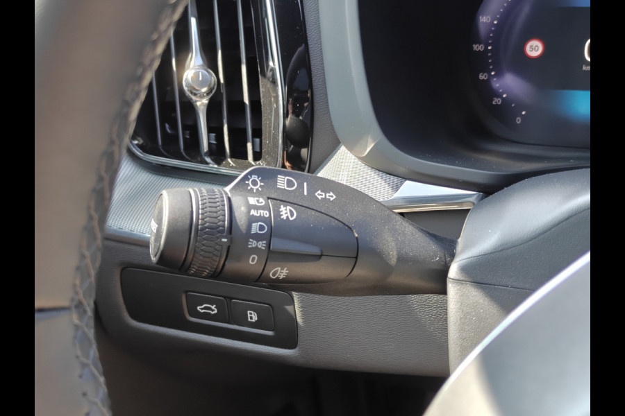 Volvo XC60 T8 AWD 455PK Plug-in hybrid Plus Black Edition | Facelift | Trekhaak | Blis | Luchtvering | Pano | ACC | 360 Camera | HUD | H&K | Elektr. stoelen |