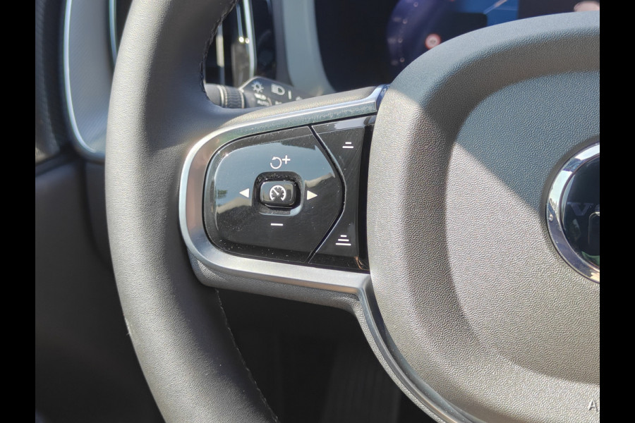 Volvo XC60 T8 AWD 455PK Plug-in hybrid Plus Black Edition | Facelift | Trekhaak | Blis | Luchtvering | Pano | ACC | 360 Camera | HUD | H&K | Elektr. stoelen |