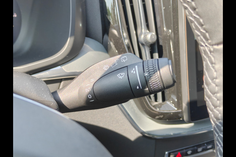 Volvo XC60 T8 AWD 455PK Plug-in hybrid Plus Black Edition | Facelift | Trekhaak | Blis | Luchtvering | Pano | ACC | 360 Camera | HUD | H&K | Elektr. stoelen |