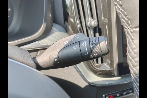Volvo XC60 T8 AWD 455PK Plug-in hybrid Plus Black Edition | Facelift | Trekhaak | Blis | Luchtvering | Pano | ACC | 360 Camera | HUD | H&K | Elektr. stoelen |