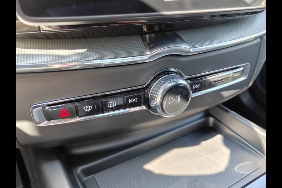 Volvo XC60 T8 AWD 455PK Plug-in hybrid Plus Black Edition | Facelift | Trekhaak | Blis | Luchtvering | Pano | ACC | 360 Camera | HUD | H&K | Elektr. stoelen |