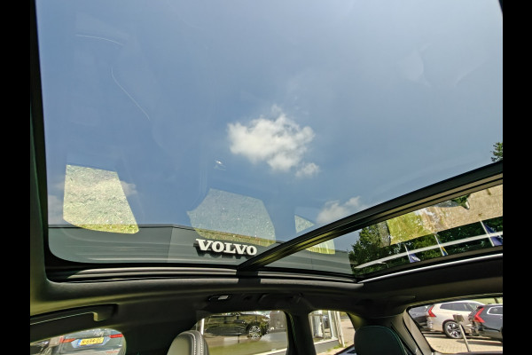 Volvo XC60 T8 AWD 455PK Plug-in hybrid Plus Black Edition | Facelift | Trekhaak | Blis | Luchtvering | Pano | ACC | 360 Camera | HUD | H&K | Elektr. stoelen |