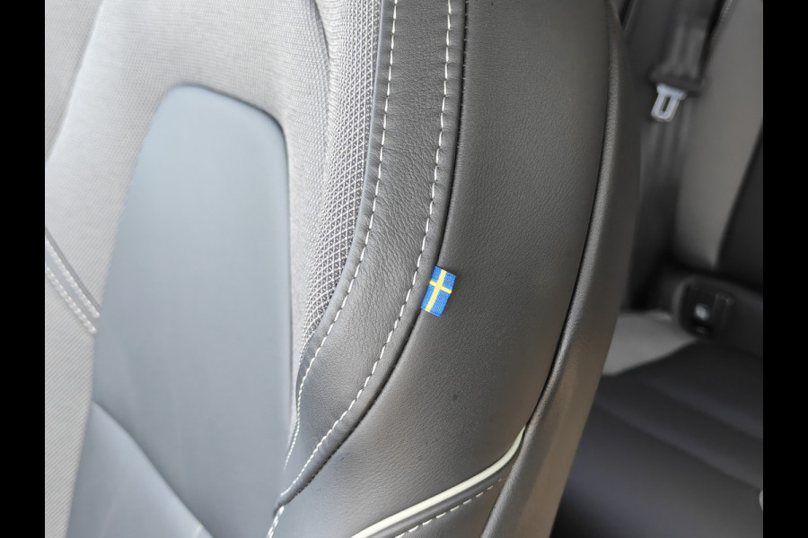 Volvo XC60 T8 AWD 455PK Plug-in hybrid Plus Black Edition | Facelift | Trekhaak | Blis | Luchtvering | Pano | ACC | 360 Camera | HUD | H&K | Elektr. stoelen |