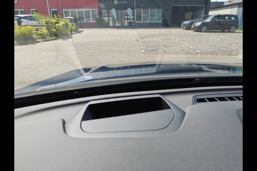 Volvo XC60 T8 AWD 455PK Plug-in hybrid Plus Black Edition | Facelift | Trekhaak | Blis | Luchtvering | Pano | ACC | 360 Camera | HUD | H&K | Elektr. stoelen |