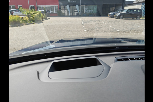 Volvo XC60 T8 AWD 455PK Plug-in hybrid Plus Black Edition | Facelift | Trekhaak | Blis | Luchtvering | Pano | ACC | 360 Camera | HUD | H&K | Elektr. stoelen |