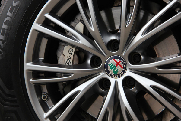 Alfa Romeo Stelvio 2.0 T AWD Super Business Edition 20" | Leder | Adaptive Cruise Control | Camera | Carplay