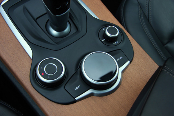 Alfa Romeo Stelvio 2.0 T AWD Super Business Edition 20" | Leder | Adaptive Cruise Control | Camera | Carplay
