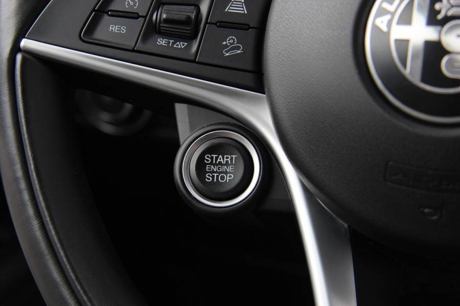 Alfa Romeo Stelvio 2.0 T AWD Super Business Edition 20" | Leder | Adaptive Cruise Control | Camera | Carplay