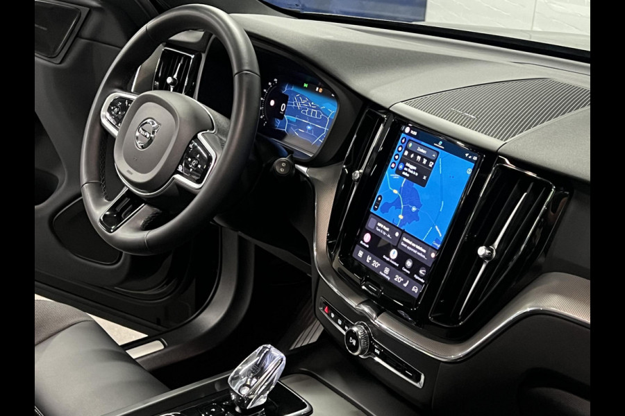 Volvo XC60 T6 AWD Plug-in hybrid Plus Black Edition Trekhaak | Adapt. cruise | Open dak | Harman/Kardon | Stoel-/Stuurverwarming | 360 camera | Google | Memory