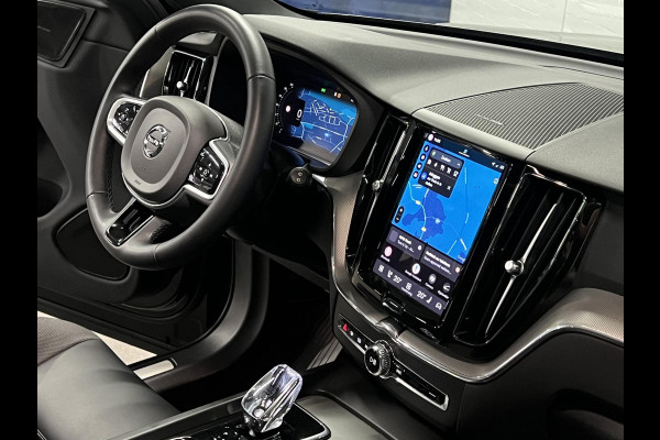 Volvo XC60 T6 AWD Plug-in hybrid Plus Black Edition Trekhaak | Adapt. cruise | Open dak | Harman/Kardon | Stoel-/Stuurverwarming | 360 camera | Google | Memory