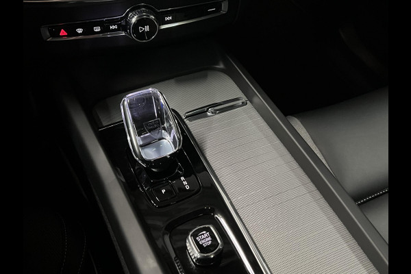 Volvo XC60 T6 AWD Plug-in hybrid Plus Black Edition Trekhaak | Adapt. cruise | Open dak | Harman/Kardon | Stoel-/Stuurverwarming | 360 camera | Google | Memory