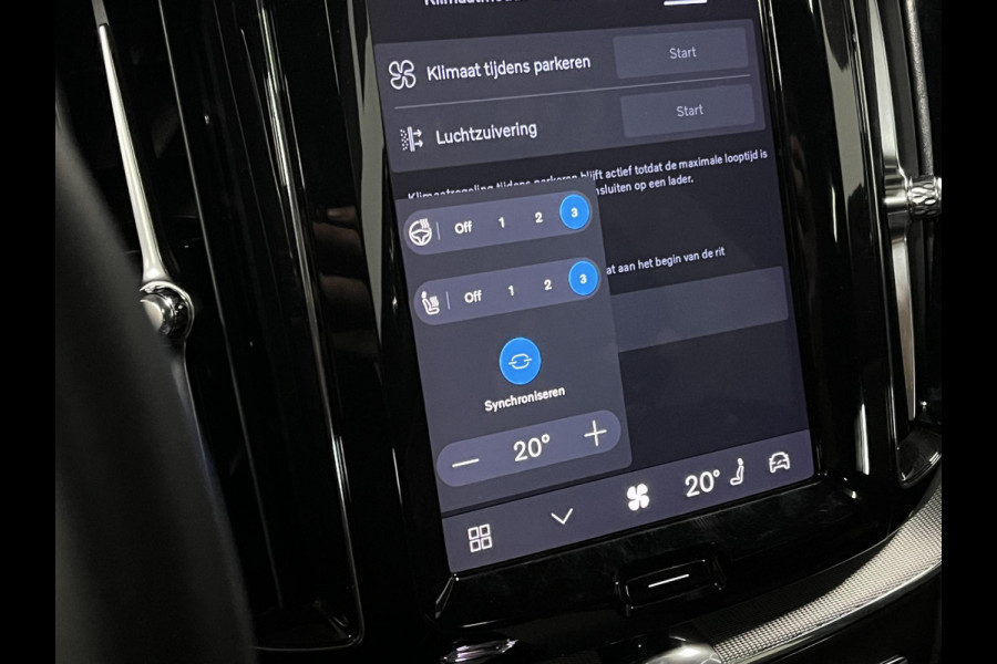 Volvo XC60 T6 AWD Plug-in hybrid Plus Black Edition Trekhaak | Adapt. cruise | Open dak | Harman/Kardon | Stoel-/Stuurverwarming | 360 camera | Google | Memory