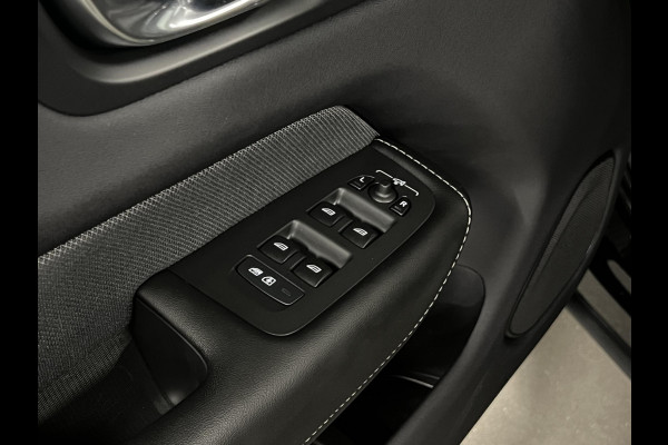Volvo XC60 T6 AWD Plug-in hybrid Plus Black Edition Trekhaak | Adapt. cruise | Open dak | Harman/Kardon | Stoel-/Stuurverwarming | 360 camera | Google | Memory
