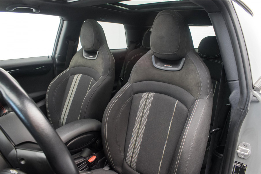 MINI Mini 1.5 Cooper FULL OPTION NL-auto [ JCW-Pakket Panoramadak Harman Kardon HUD Digital Dash Keyless Stoelverwarming ]