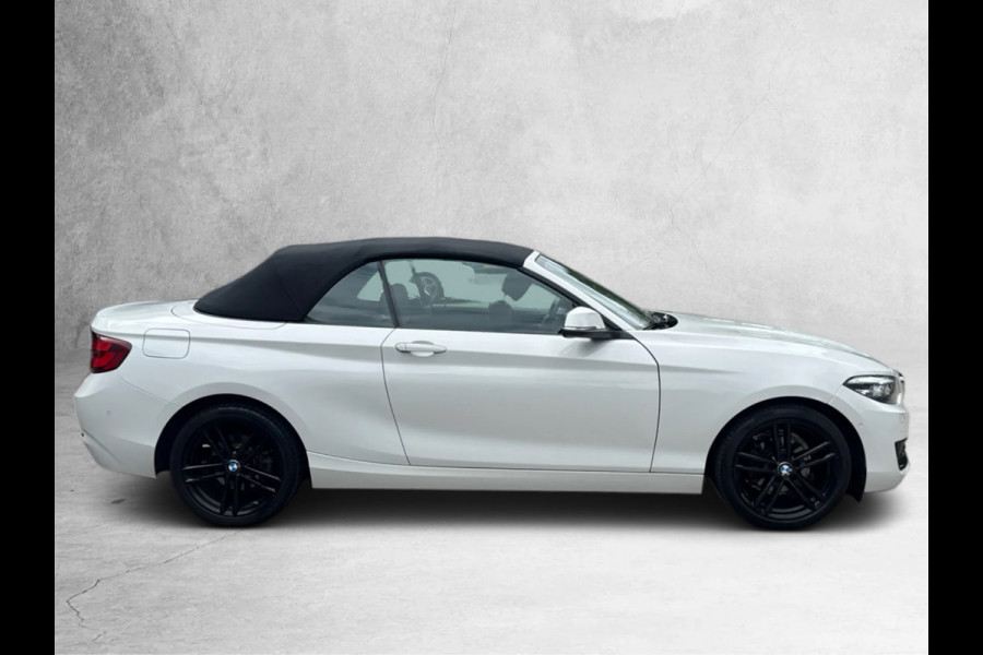 BMW 2 Serie Cabrio 218i High Executive (Goed OnderH, Navi, StoelV, Cruise Con, Parkeersensoren, Etc)