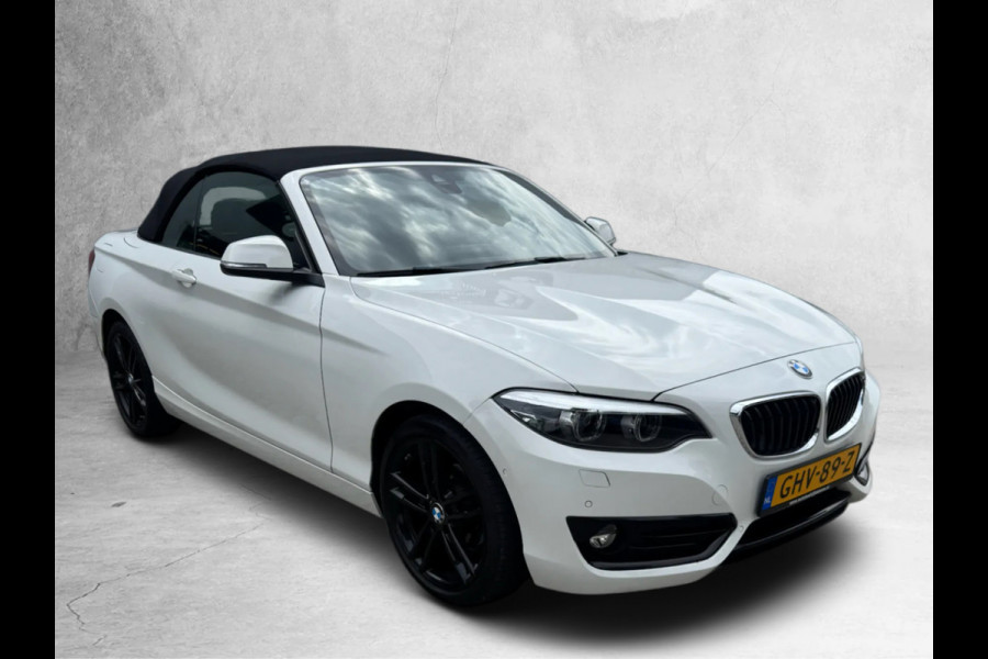 BMW 2 Serie Cabrio 218i High Executive (Goed OnderH, Navi, StoelV, Cruise Con, Parkeersensoren, Etc)