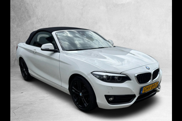 BMW 2 Serie Cabrio 218i High Executive (Goed OnderH, Navi, StoelV, Cruise Con, Parkeersensoren, Etc)