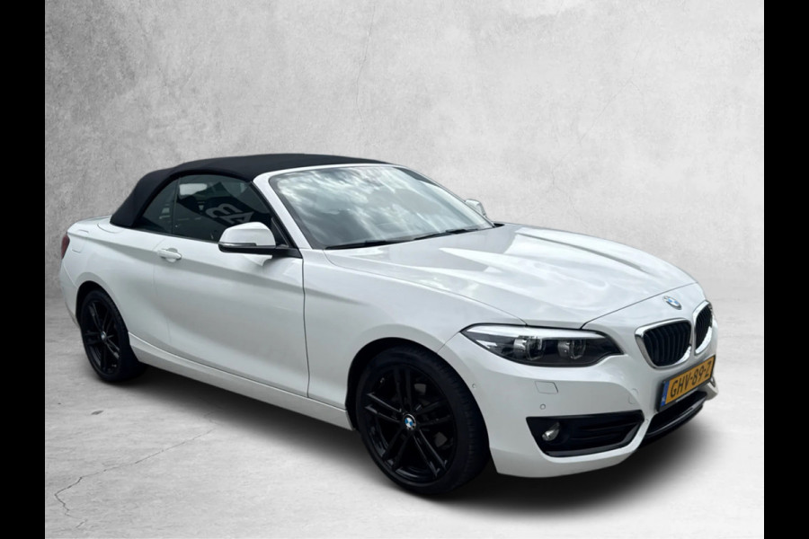 BMW 2 Serie Cabrio 218i High Executive (Goed OnderH, Navi, StoelV, Cruise Con, Parkeersensoren, Etc)