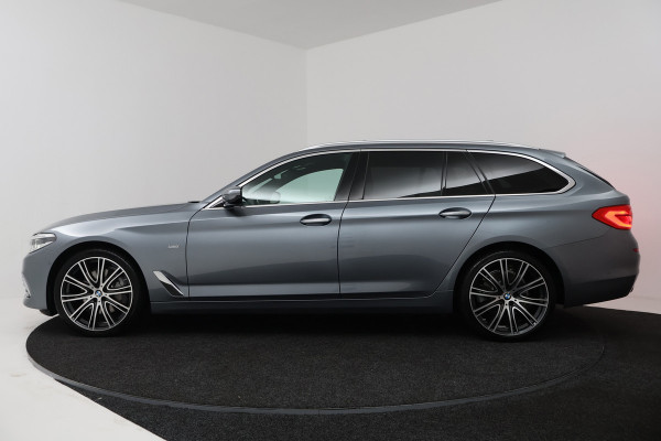 BMW 5 Serie Touring 530i High Executive (PANORAMADAK, SFEERVERLICHTING, ELEKTR STOELEN, STOEL/STUUR VERWARMING, CAMERA)