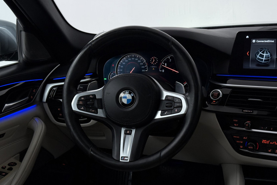 BMW 5 Serie Touring 530i High Executive (PANORAMADAK, SFEERVERLICHTING, ELEKTR STOELEN, STOEL/STUUR VERWARMING, CAMERA)