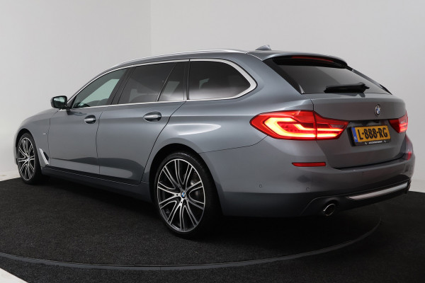 BMW 5 Serie Touring 530i High Executive (PANORAMADAK, SFEERVERLICHTING, ELEKTR STOELEN, STOEL/STUUR VERWARMING, CAMERA)