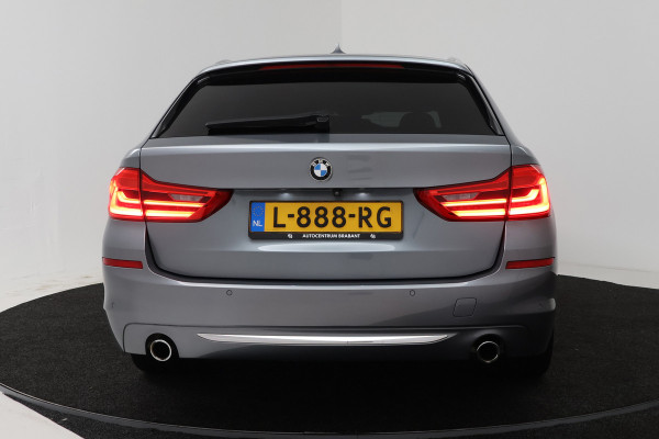 BMW 5 Serie Touring 530i High Executive (PANORAMADAK, SFEERVERLICHTING, ELEKTR STOELEN, STOEL/STUUR VERWARMING, CAMERA)