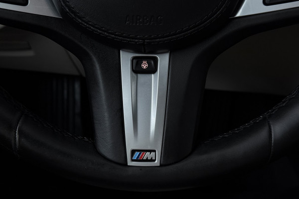 BMW 5 Serie Touring 530i High Executive (PANORAMADAK, SFEERVERLICHTING, ELEKTR STOELEN, STOEL/STUUR VERWARMING, CAMERA)