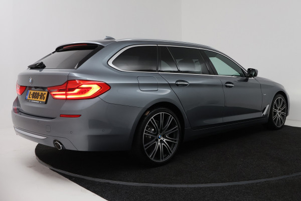 BMW 5 Serie Touring 530i High Executive (PANORAMADAK, SFEERVERLICHTING, ELEKTR STOELEN, STOEL/STUUR VERWARMING, CAMERA)