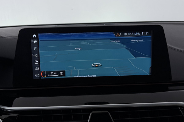 BMW 5 Serie Touring 530i High Executive (PANORAMADAK, SFEERVERLICHTING, ELEKTR STOELEN, STOEL/STUUR VERWARMING, CAMERA)