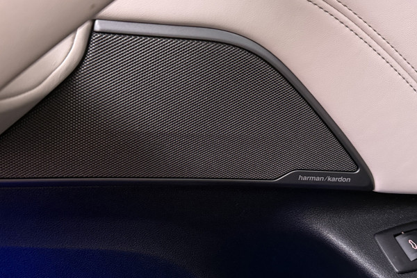BMW 5 Serie Touring 530i High Executive (PANORAMADAK, SFEERVERLICHTING, ELEKTR STOELEN, STOEL/STUUR VERWARMING, CAMERA)