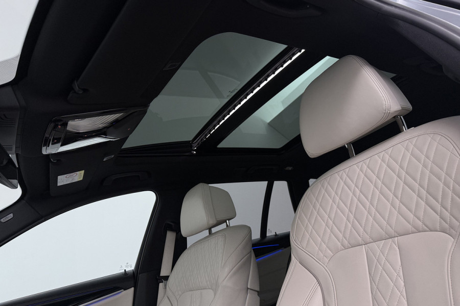 BMW 5 Serie Touring 530i High Executive (PANORAMADAK, SFEERVERLICHTING, ELEKTR STOELEN, STOEL/STUUR VERWARMING, CAMERA)
