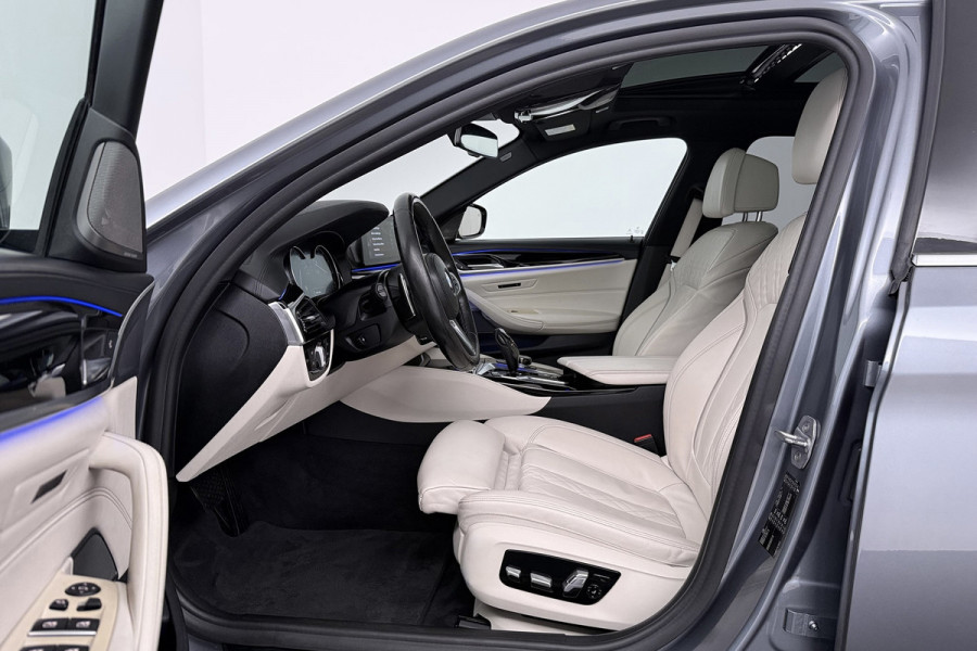 BMW 5 Serie Touring 530i High Executive (PANORAMADAK, SFEERVERLICHTING, ELEKTR STOELEN, STOEL/STUUR VERWARMING, CAMERA)