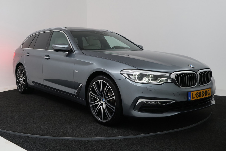 BMW 5 Serie Touring 530i High Executive (PANORAMADAK, SFEERVERLICHTING, ELEKTR STOELEN, STOEL/STUUR VERWARMING, CAMERA)