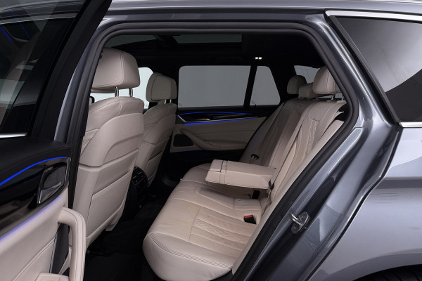 BMW 5 Serie Touring 530i High Executive (PANORAMADAK, SFEERVERLICHTING, ELEKTR STOELEN, STOEL/STUUR VERWARMING, CAMERA)