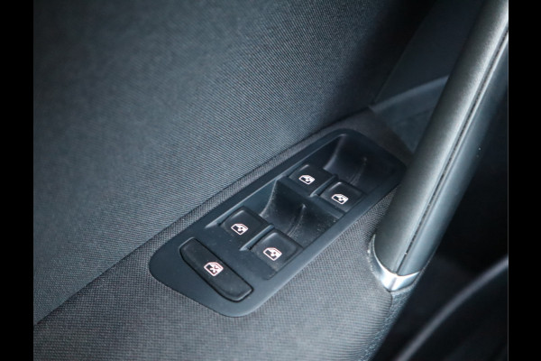 Volkswagen e-Golf E-DITION Navi / Climate / Pdc / Elekramen / Adap-Cruise / App-connect / SOH 89.64% /  Voldoende Apk /