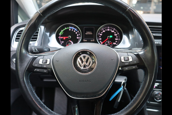 Volkswagen e-Golf E-DITION Navi / Climate / Pdc / Elekramen / Adap-Cruise / App-connect / SOH 89.64% /  Voldoende Apk /