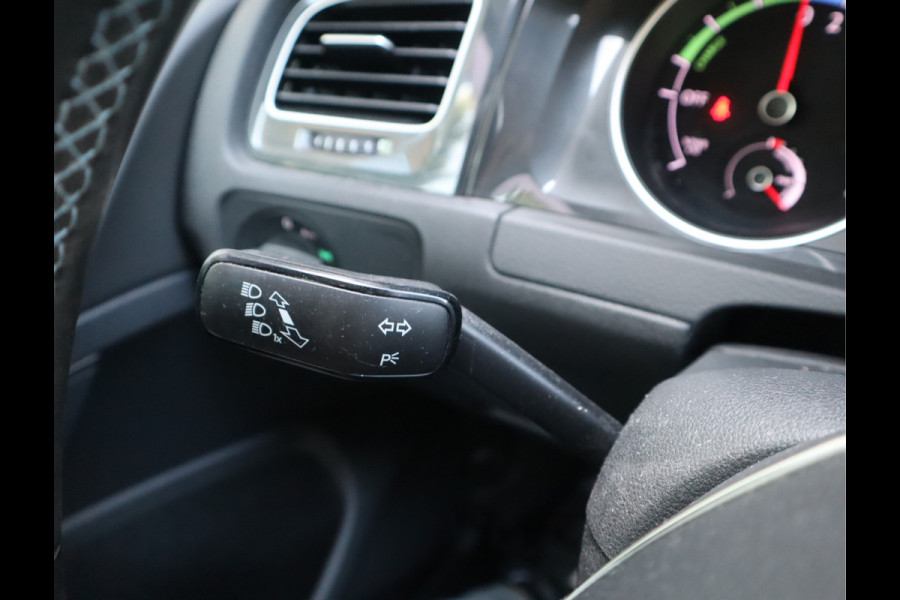 Volkswagen e-Golf E-DITION Navi / Climate / Pdc / Elekramen / Adap-Cruise / App-connect / SOH 89.64% /  Voldoende Apk /