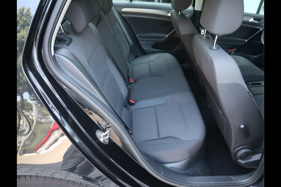 Volkswagen e-Golf E-DITION Navi / Climate / Pdc / Elekramen / Adap-Cruise / App-connect / SOH 89.64% /  Voldoende Apk /